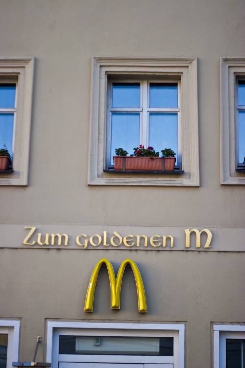 ﻿Anpassungsfähig. In Regensburg knüpft McDonalds an alte Traditionen an.