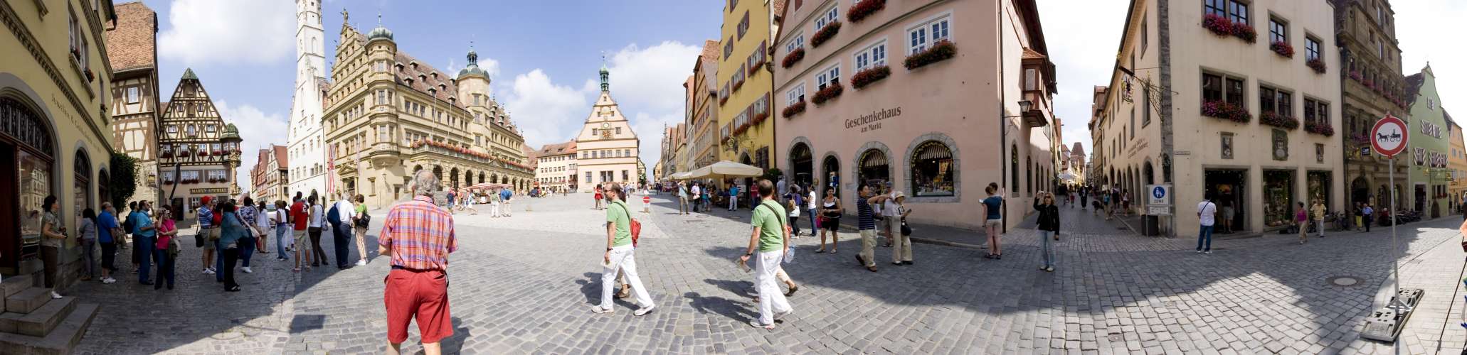 ﻿Rothenburg ob der Tauber. Eine beeindruckende, riesige Altstadt auf dem Berg.
