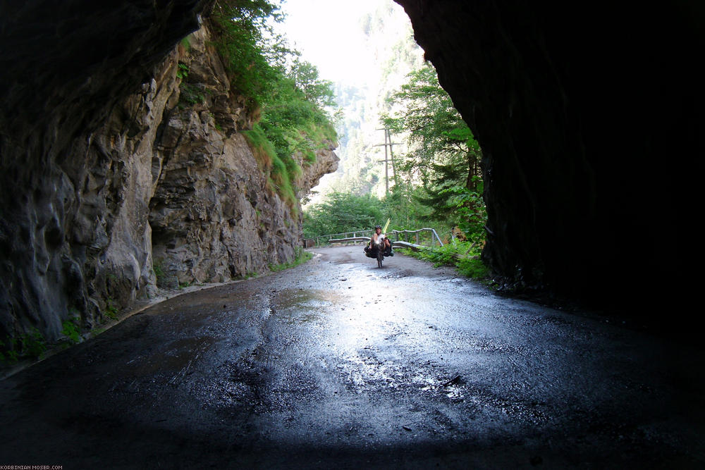 ﻿Es hat sich gelohnt. Der Weg ist super. Mit höhlenartigen Tunnels...