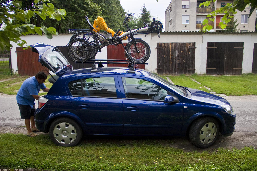 ﻿Unsere Liegeräder sehen auch auf einem Autodach sehr schick aus.