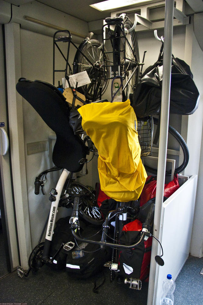 ﻿Kunststück. Liegeräder+Gepäck im Zug verstaut, auf dem Rückweg nach Mainz. Leider waren die Sommerferien zu kurz, um nach Hause zu radeln.