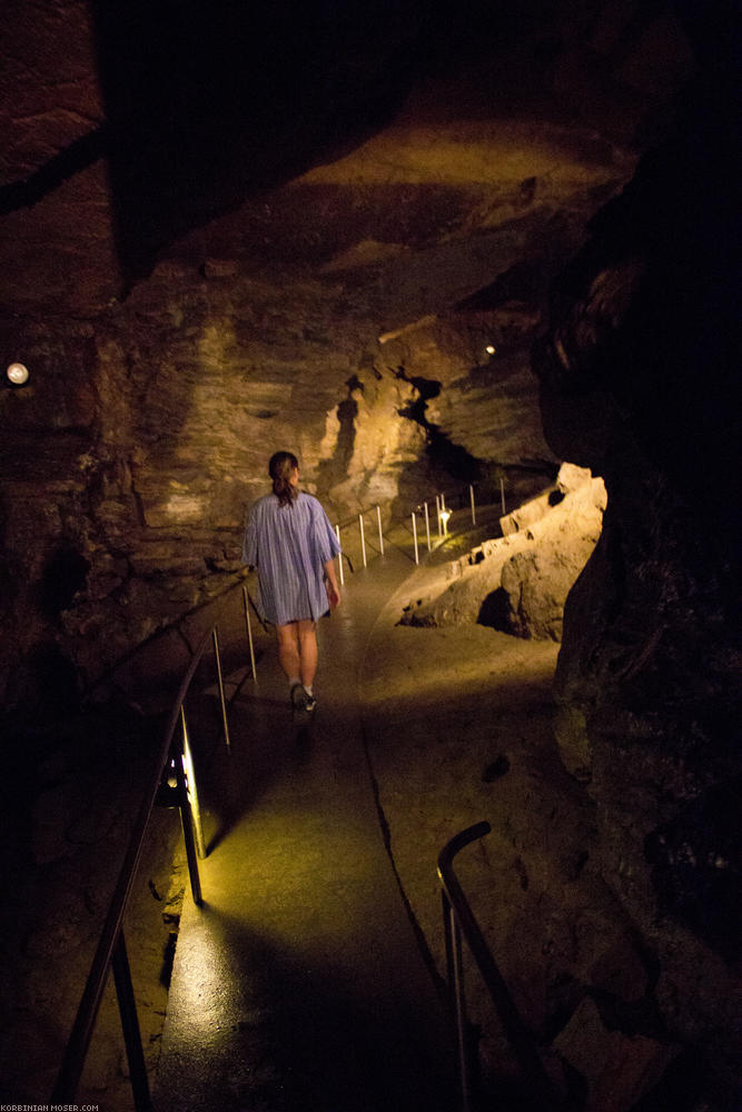 ﻿Ausflugsevent III. Besichtigung der Akteleki Cseppkőbarlang (Höhle).