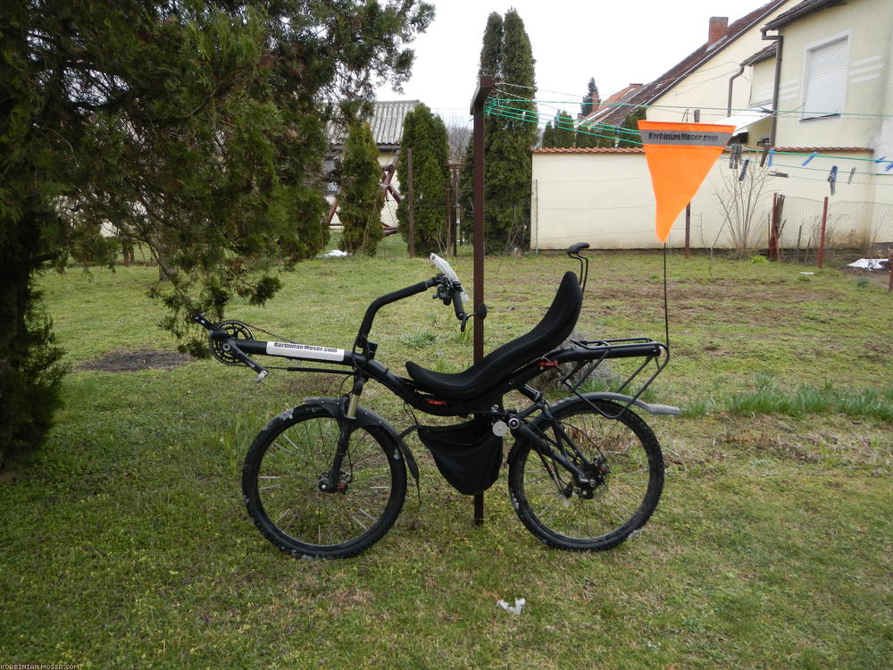 ﻿Helden meiner Ausrüstung: Mein neues AZUB MAX. Die großen Laufräder und der hohe Schwerpunkt gaben mir in vielen rutschigen Situationen Sicherheit. Ein sehr solides Liegerad aus Tschechien.