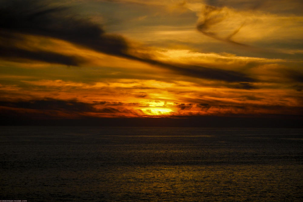 ﻿Finisterra. Sonnenuntergang am Ende der Welt.