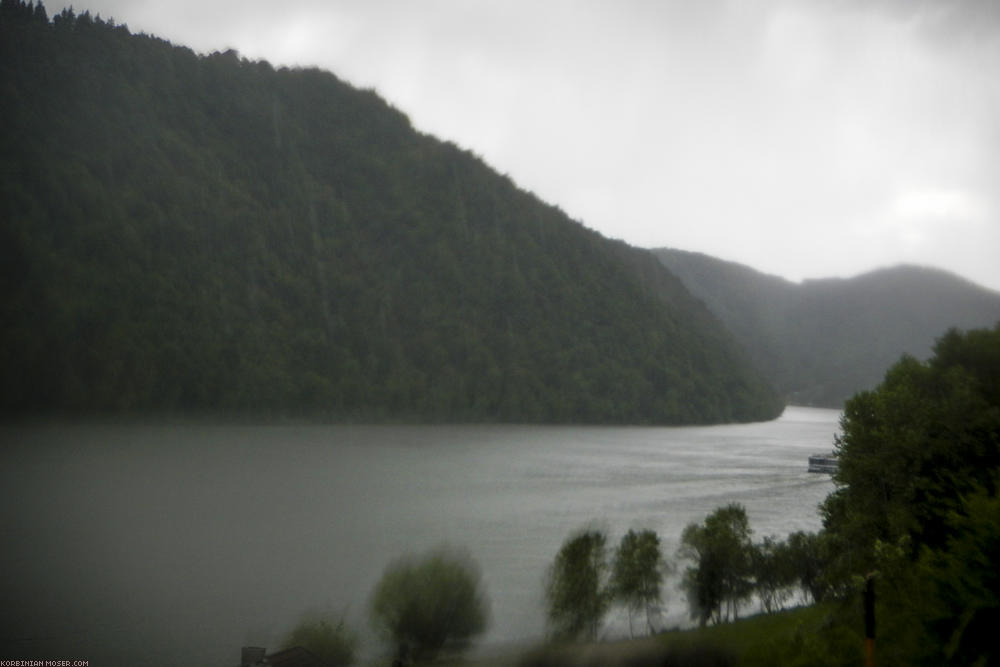 ﻿Regenradeln an Isar und Donau, Mai 2014.