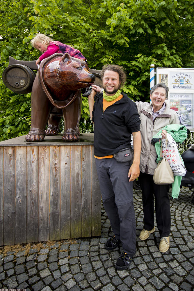 ﻿Korbinian-Stadt Freising. Auch die Weihenstefan-Brauerei beruft sich auf den Transport-Bären des Heiligen. Das Essen im Bräustüberl war übrigens hervorragend!
