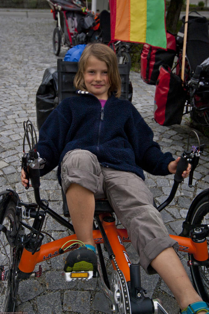 ﻿The youngest is just seven years old. And already rides a great trike.