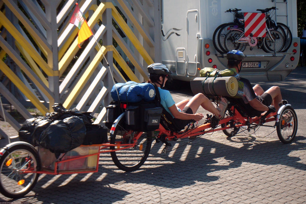 ﻿Awesome. The recumbent tandem of this Hungarian couple is home-made.