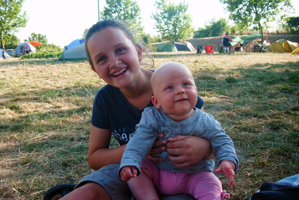 ﻿Back on the campsite. After 30 km of major city stress we are tired and decide to stay here for another night. Sophie from the Netherlands is a impassionate, highly qualified babysitter.