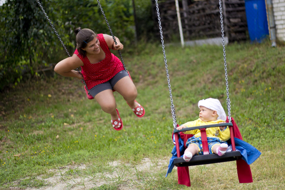 ﻿Yippeee. Swinging. Aunty Kinga knows to do it even stronger.