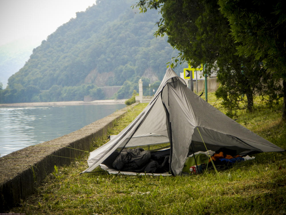 Rather unfavorable campground in Donji Milanovac. In the evening, we were surprised by a heavy rain.