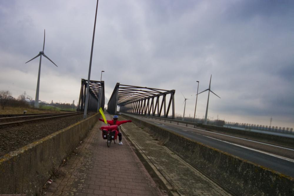 ﻿Benelux biciklitúra. A hideg, a szél és az eső ellenére. Húsvét 2010