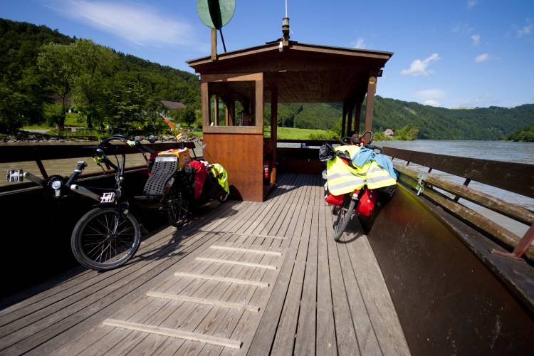 ﻿Hübsche Radl-Fähren haben die in Österreich!