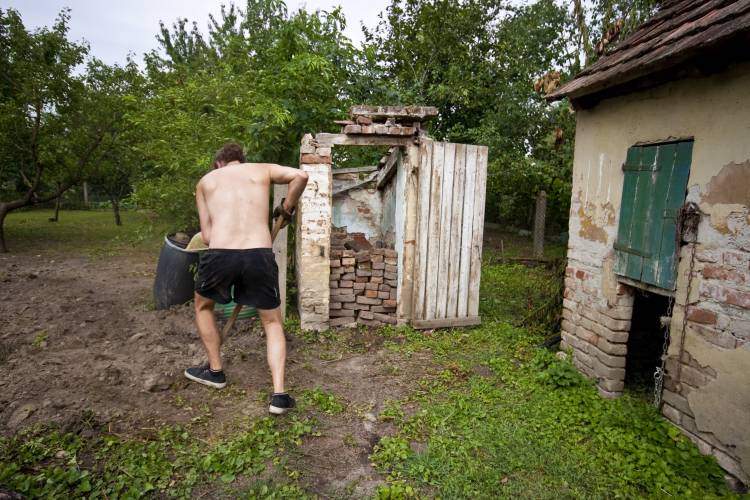 ﻿Projekt 2 im Lola-Garten. Erdarbeiten.