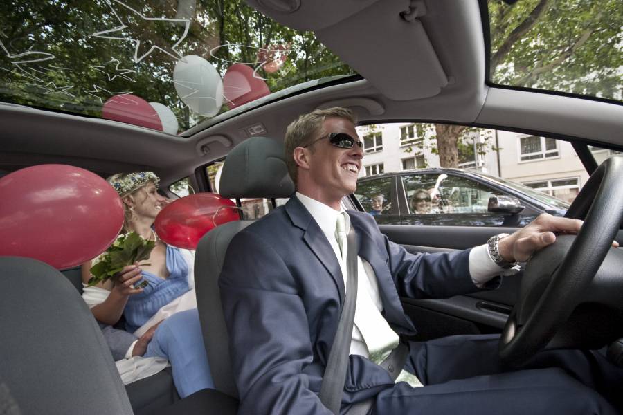 Nicht nur Fahrer Jan hat seinen Spaß, sondern auch alle Insassen der knapp 25 anderen Autos wie hier Matthias, Ines und Paul.