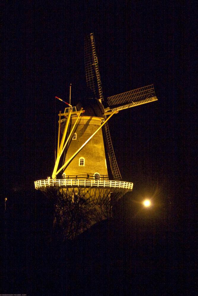 ﻿Tief in der Nacht erreichen wir Gorinchem, das Venedig der Niederlande.