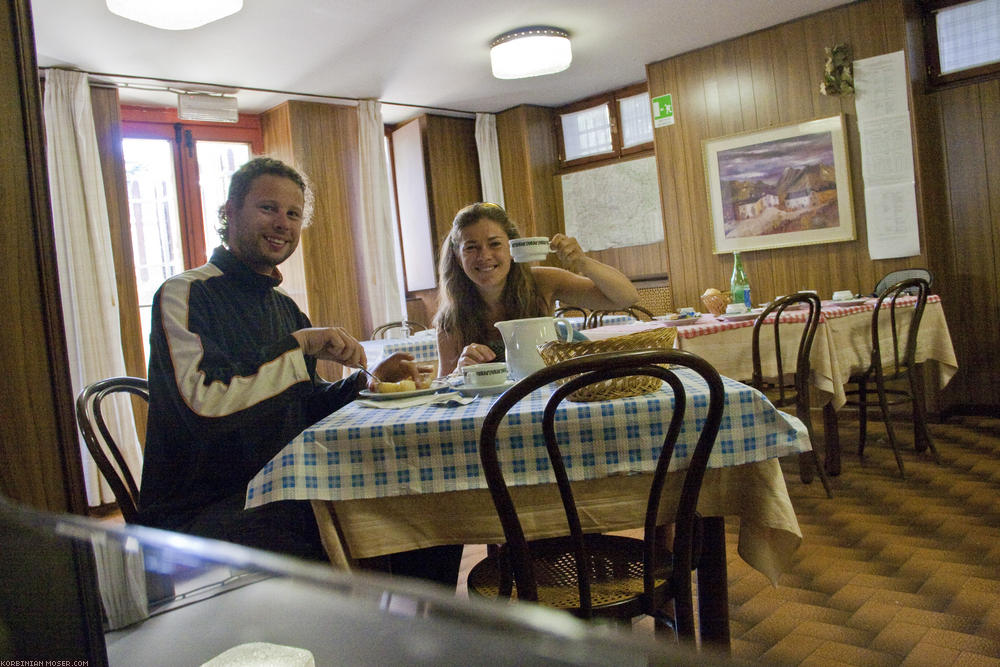 ﻿Da die Pizzeria gleichzeitig ein Hotel ist, verbringen wir hier auch die Nacht.