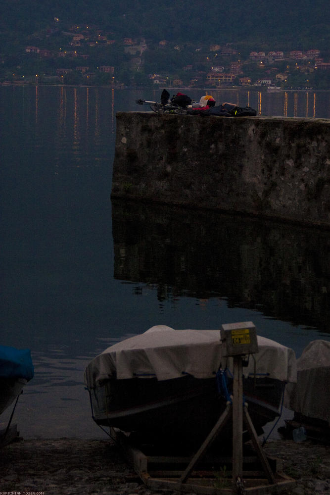 ﻿Auf der Hafenmauer. Quasi mitten auf dem See.