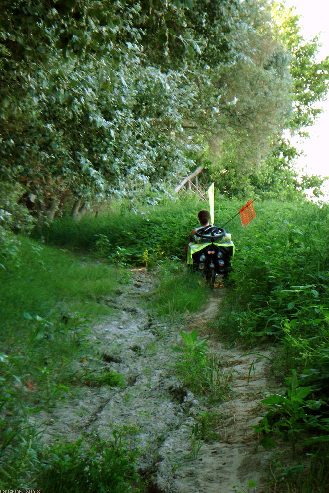 ﻿Alles gut!!?!!! Von wegen. Das ist kein Fernradweg, sonder ein MTB-Schlammtrail. Wird das etwa so bleiben bis zur Adria?