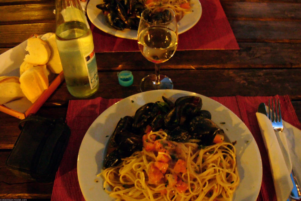 ﻿LECKER. Wir essen dort köstliche Muscheln mit Spaghetti.