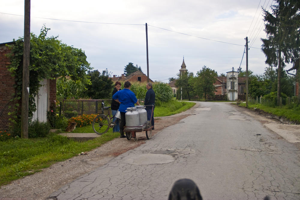 ﻿Auf dem Dorf ist das ganz anders, dort sind die Leute sehr nett.