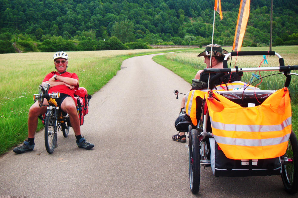 ﻿Liegerad-Treff. Wir begegnen einem hocherfreuten Flux-Fahrer aus dem Norden.