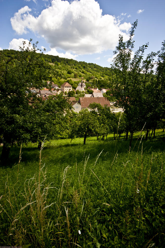 ﻿Bergig. Im Taubertal gehts oft ziemlich bergauf. Dafür wird man mit tollen Aussichten über die Landschaft belohnt.