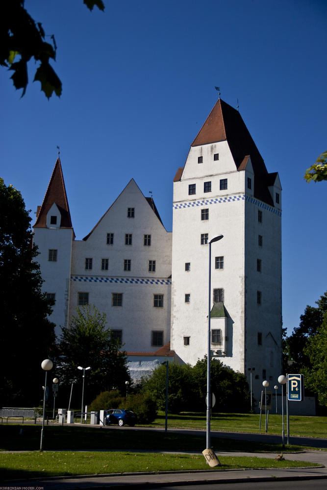 ﻿Für Ingolstadt haben wir leider wenig Zeit, da wir möglichst vor Monas schlechte-Laune-Phase unseren Schlafplatz erreichen möchten.