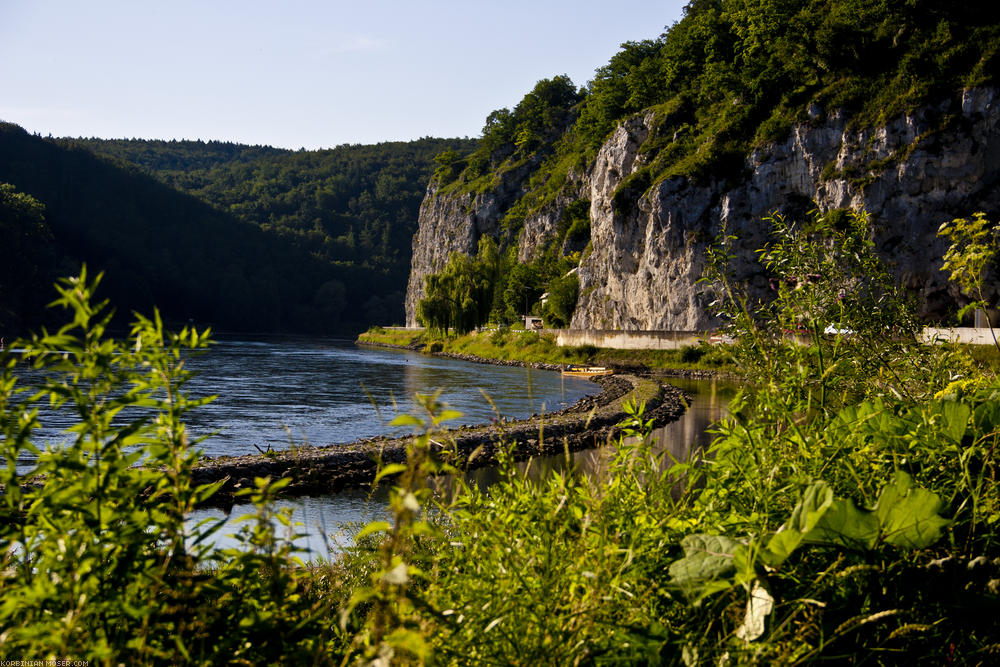 ﻿Ein letzter Blick auf die Weltenburger Donaufelsen. Wir müssen sie leider umfahren.