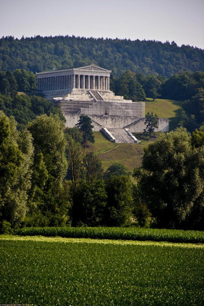 ﻿Die Walhalla. Was macht der griechische Tempel hier im Donautal?