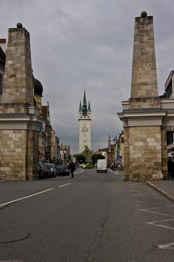 ﻿Straubing. Obwohl wir wegen morgentlichem Regen erst recht spät das Zelt abbauen konnten, statten wir der Stadt einen kurzen Besuch ab.