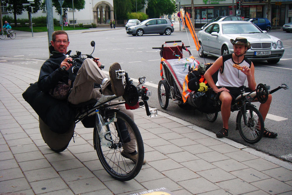 ﻿Straubing. Dort treffen wir auch einen französischen Liegerad-Kollegen.