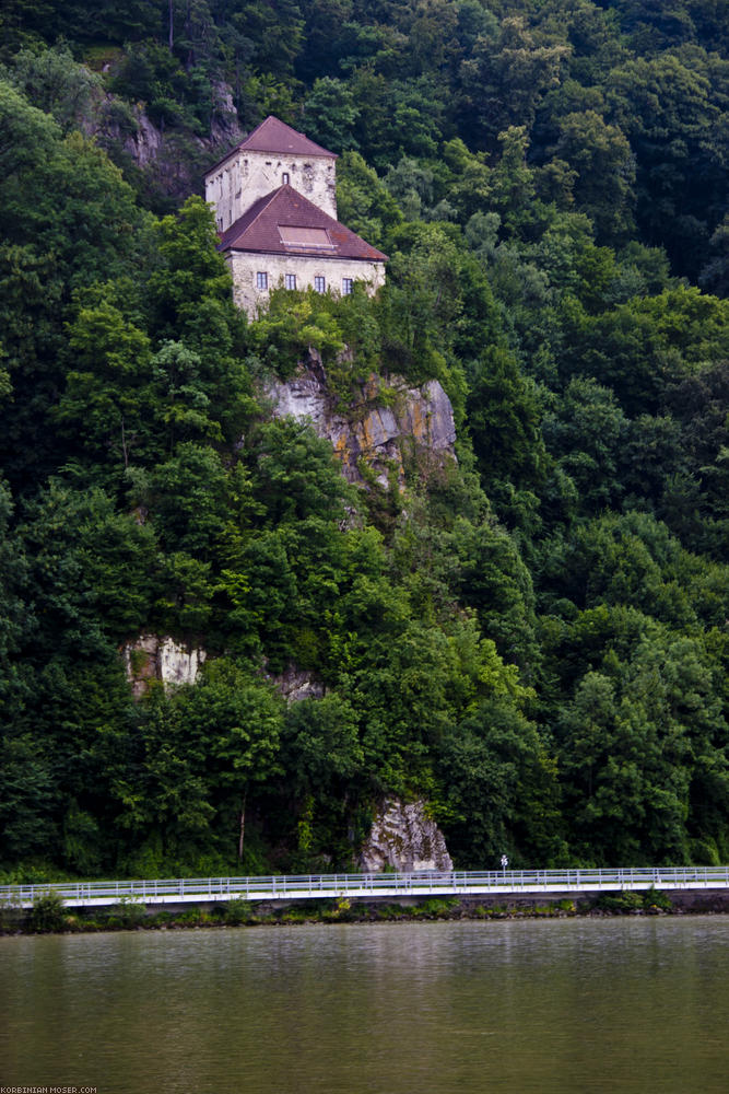 ﻿Erhaben, aber anstrengend. Wie haben die eigentlich früher ihre Einkäufe die Berge hochgeschleppt?