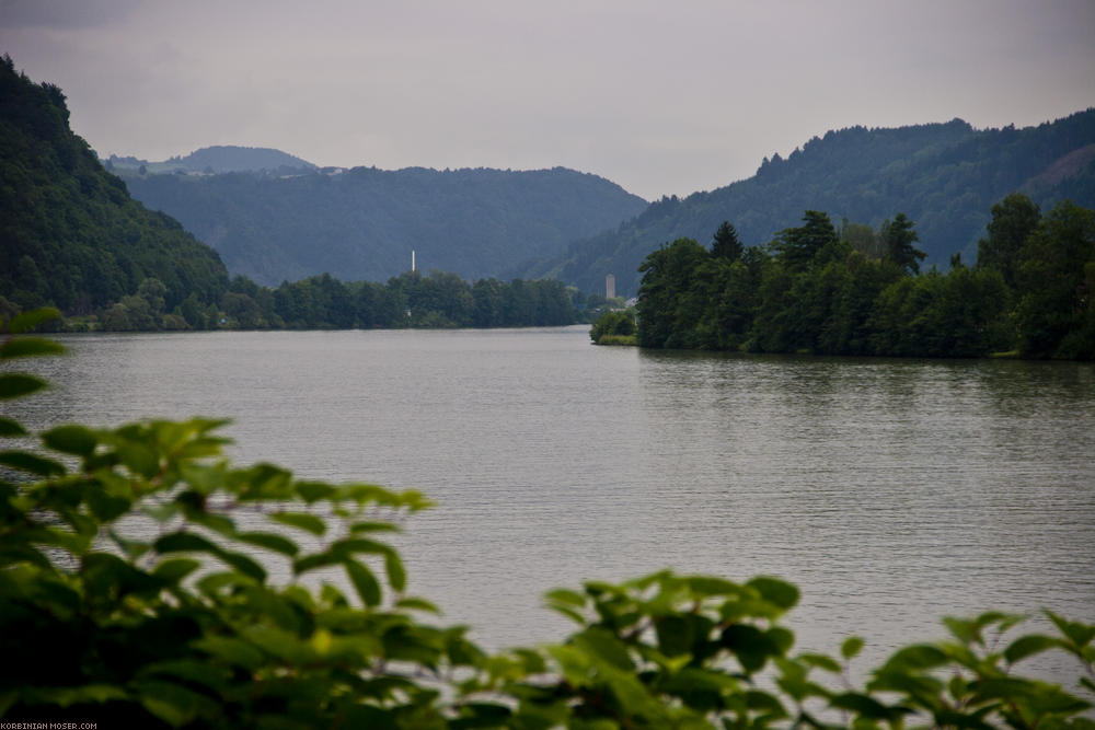 ﻿Das Donautal wird allmählich bergiger und kurviger.