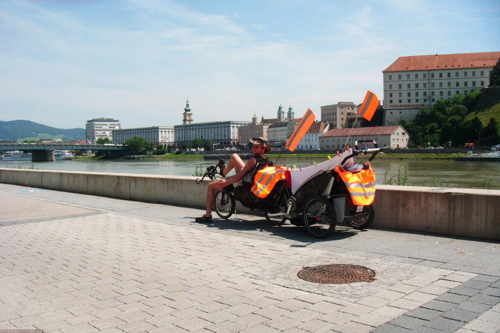 ﻿Linz. Diesmal nur von der anderen Donauseite aus betrachtet.