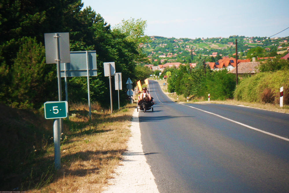 ﻿Lastzug. Am Berg ist Korbinian langsam.