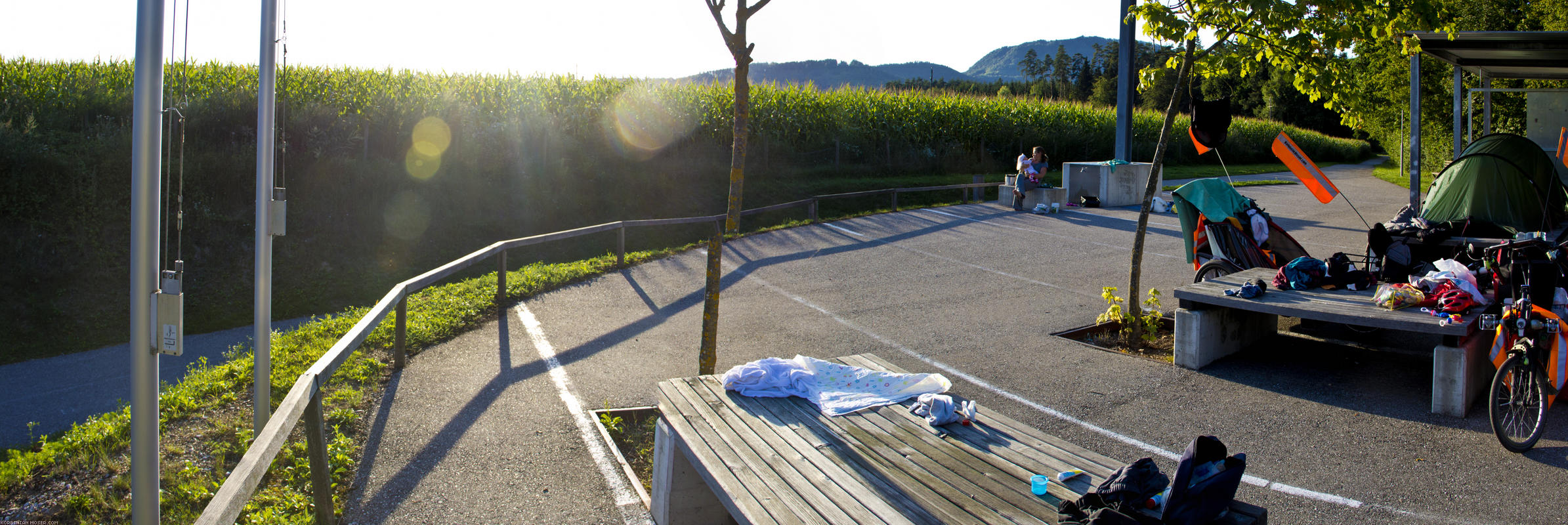 ﻿Super Rastplatz. Direkt nach der Hängebrücke lassen wir uns nieder.