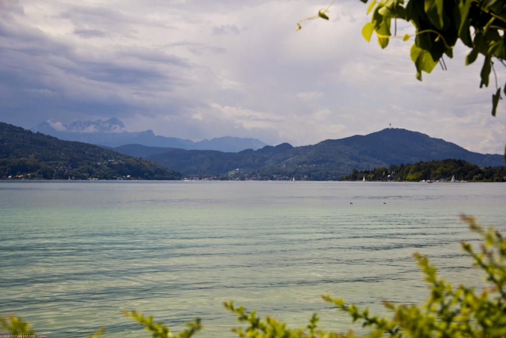 ﻿Der Wörhtersee ist schön, aber nur für Reiche. Auf der gesamten Länge konnte man ihn nur zwei-drei mal richtig sehen. Ans Wasser darf man nur gegen Bezahlung, oder wenn man eine der vielen Villen am Ufer besitzt, mit hohem Zaun und 