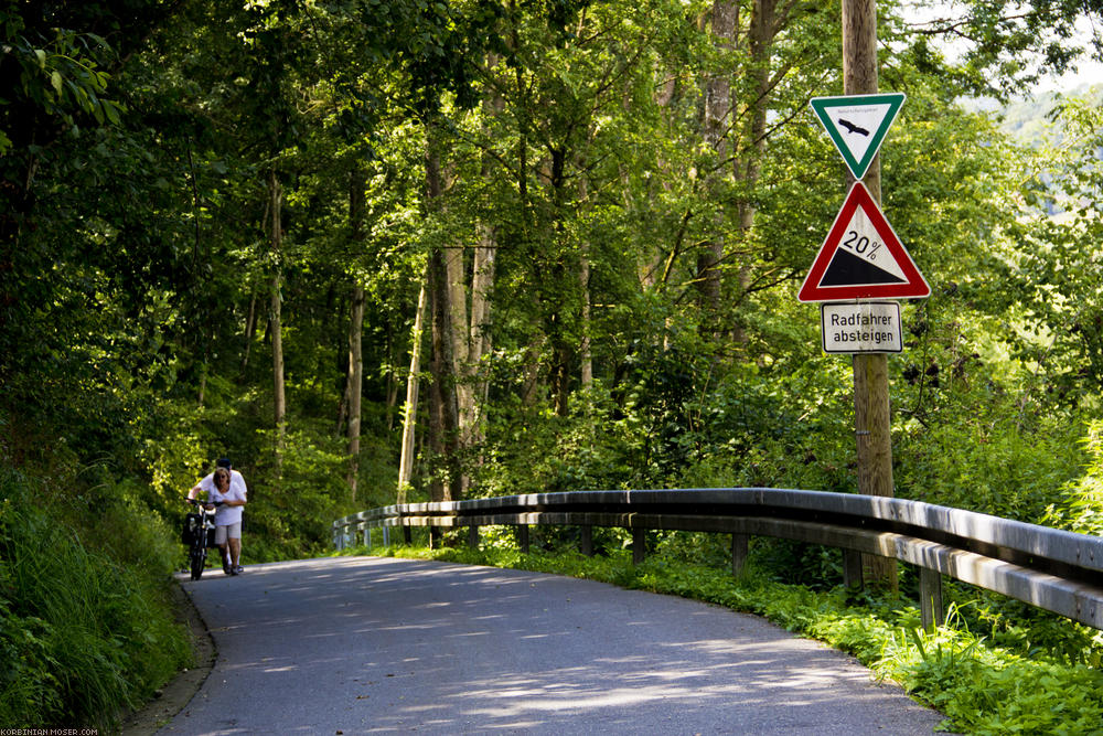 ﻿Richtig steil. Man hat fast das Gefühl, nach vorne über den Lenker zu fallen.