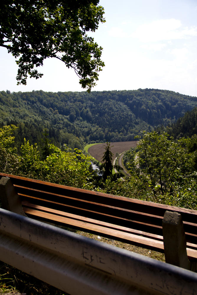 ﻿So ein Pech. Dafür hat man von hier oben einen ziemlich guten Blick auf den Weg, den wir eigentlich fahren wollten.