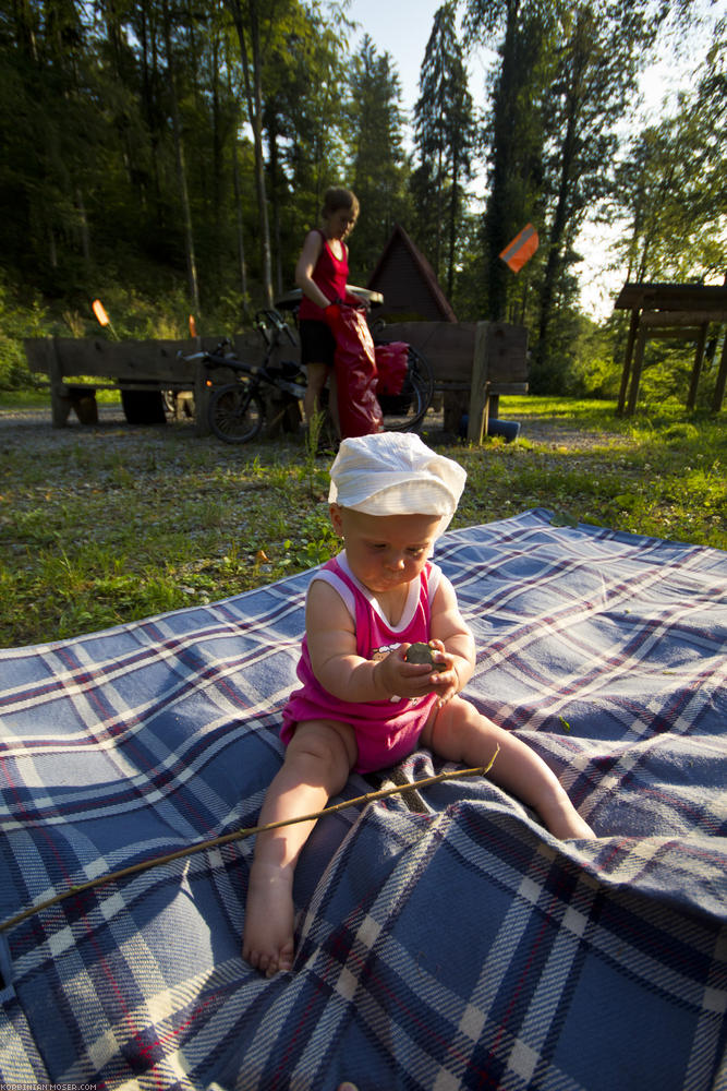 ﻿Sulz. Heute übernachten wir bei einer Grillhütte im Wald.