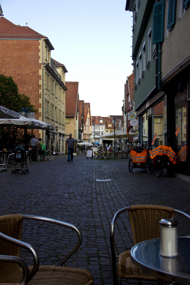 ﻿Esslingen. In dem hübschen Vorort Stuttgarts gönnen uns ein leckeres Eis. Leider wird es dadurch viel zu spät und wir finden keinen Zeltplatz mehr.