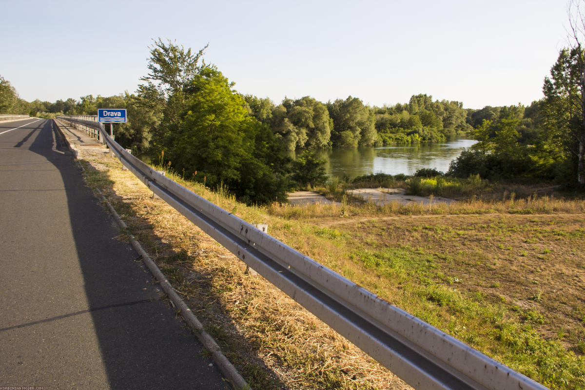 ﻿Kräftiger Rückenwind bläst uns die nächsten 15 km flussabwärts.