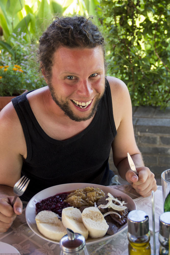 ﻿Mmmmmhhhhh! Lecker slowakisches Essen. Eine schöne Besonderheit sind die Dampfnudel-ähnlichen Knödel.