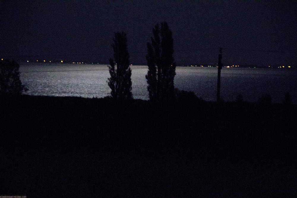 ﻿Balaton im Mondlicht. Auf der langen Autofahrt von Tschechien zurück nach Barcs.