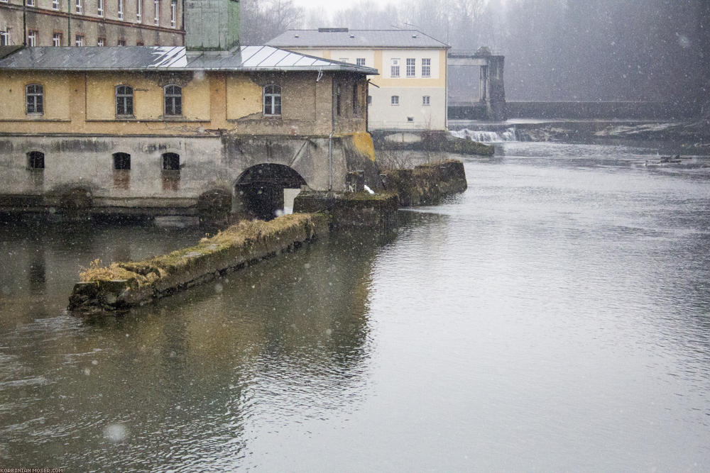 ﻿Illerbrücke im Schneeregen.