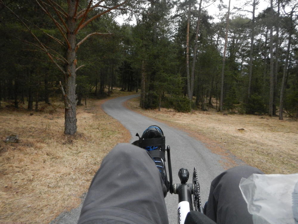 ﻿Der Inntal-Radweg beginnt hügelig...