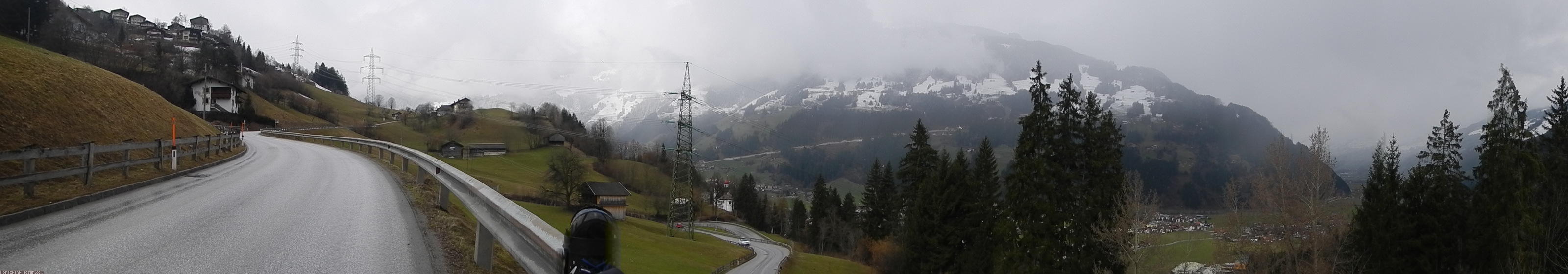 ﻿Der Gerlospass ist zu Beginn so steil, dass man sich fast wie ein startendes Flugzeug fühlt. Naja... in Zeitlupe.