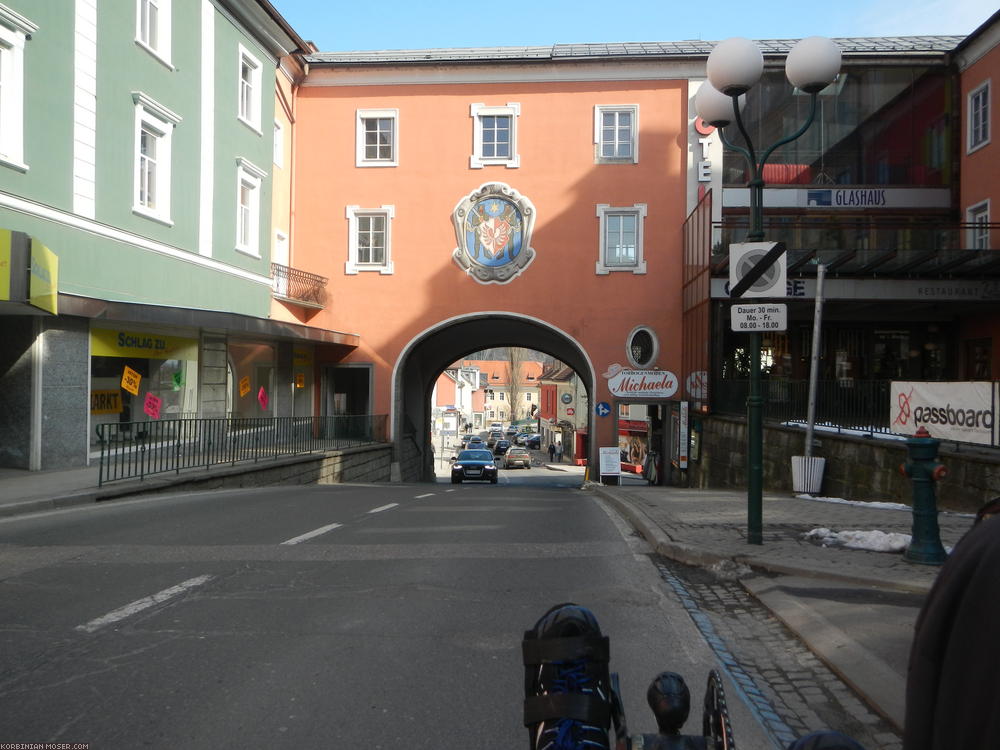 ﻿Ich erreiche Spittal. Möglicherweise das Ende meiner Radtour. Judit und Mona sind sehr erkältet in Mainz. Es ist noch unklar, ob sie nach Ungarn fliegen können. Wenn nicht, werde ich von hier aus mit dem Zug nach Mainz fahren, um ihnen beizustehen.