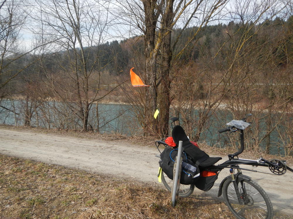 ﻿Stürmisch. Ab Spittal ist der Gegenwind so heftig, dass ich nur mit 10 km/h vorankomme.